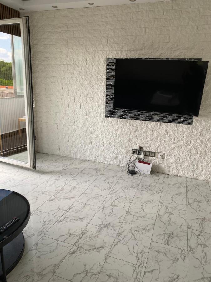 4 Zw M. Blick V. Balkon Auf Lech Lejlighed Augsburg Eksteriør billede