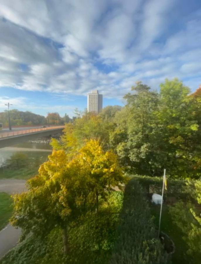 4 Zw M. Blick V. Balkon Auf Lech Lejlighed Augsburg Eksteriør billede